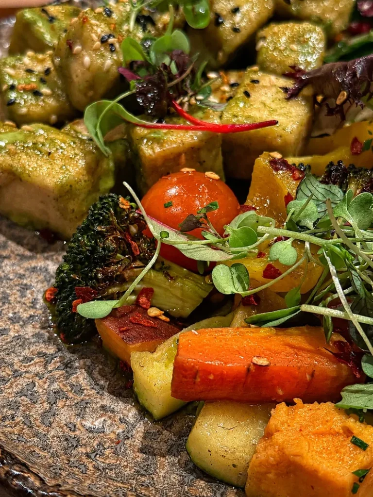 Honest Green vegan salad bowl with roasted vegetables, tofu, microgreens, cherry tomatoes, and colourful plant-based toppings.